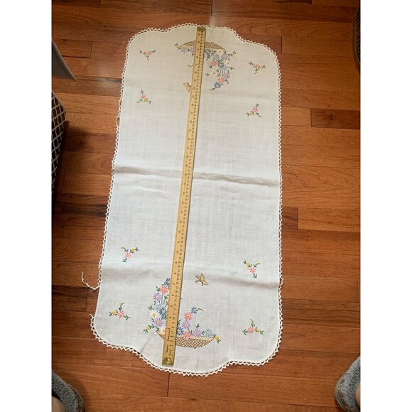 Vintage Hand-Embroidered Linen Table Runner with Floral Basket Design - Picture 4 of 6